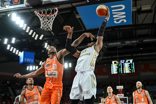 对开拓者的 对开拓者的