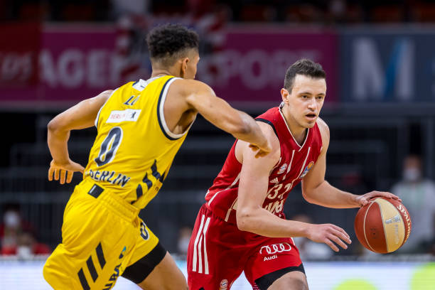 更是激励他 更是激励他